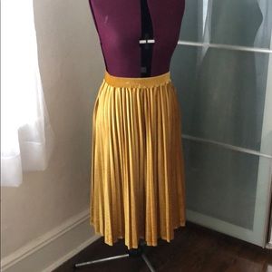 Gold velvet pleated midi skirt
